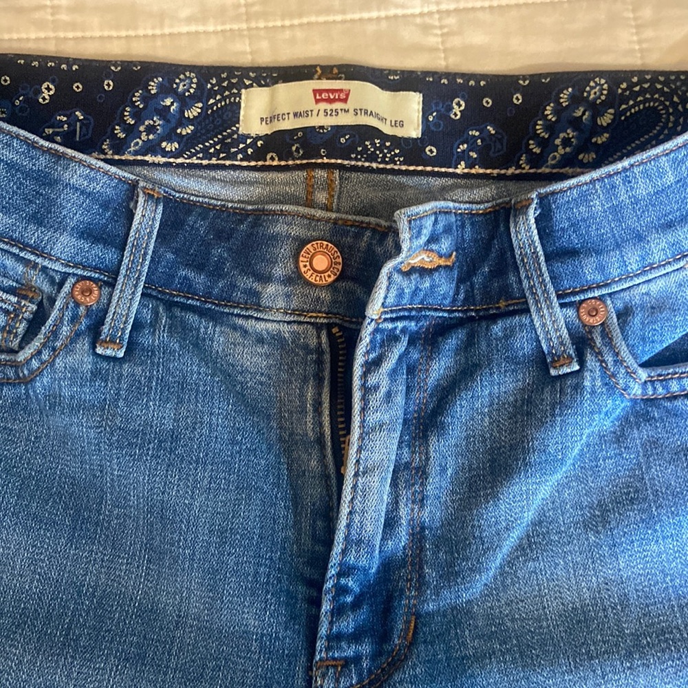 Levi's Blue jeans 525 straight leg, ankle length Sz 10